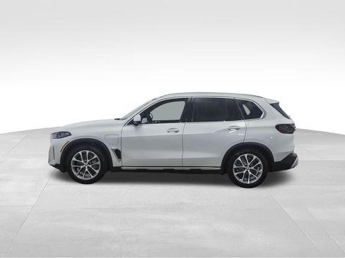 Used 2026 BMW X5 xDrive50e w/ Executive Package image 2