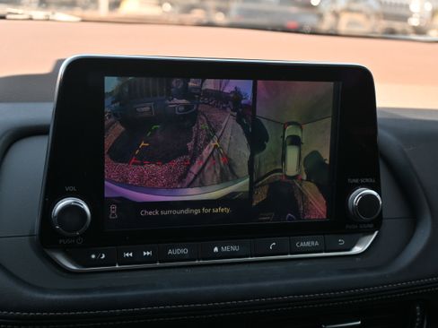 Used 2021 Nissan Rogue SV image 14