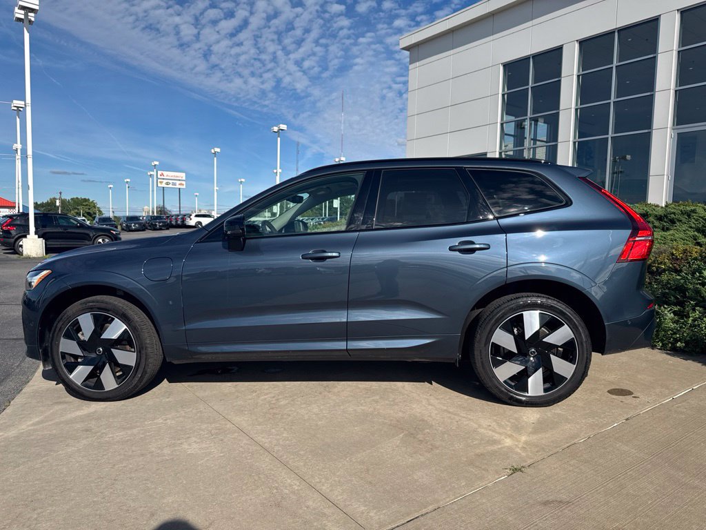 Certified 2025 Volvo XC60 T8 Plus w/ Protection Package Premier AWD/4WD image 8