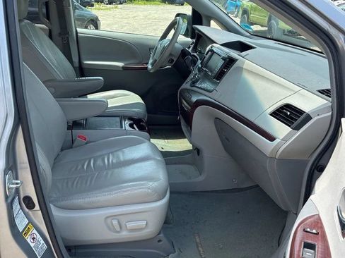 Used 2012 Toyota Sienna XLE w/ XLE Navigation Pkg AWD/4WD image 18