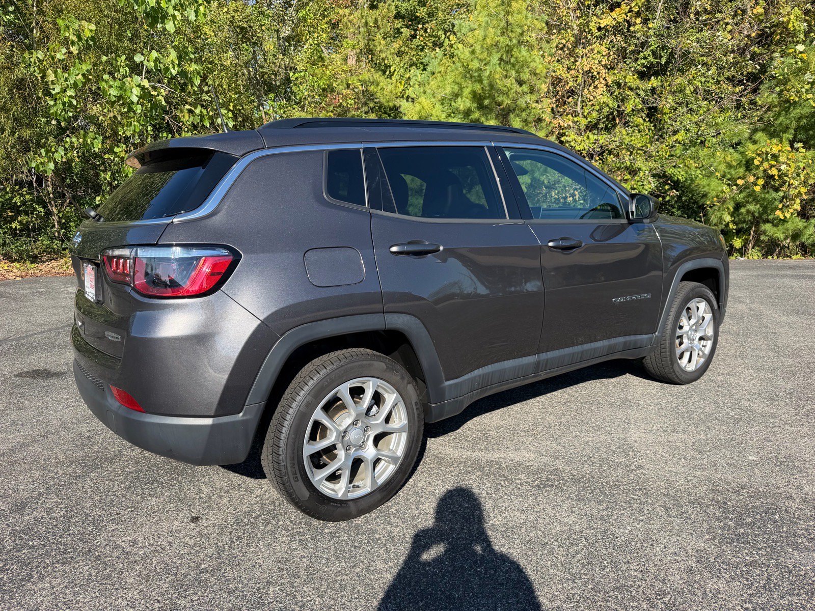 Used 2023 Jeep Compass Latitude w/ Sun and Sound Group AWD/4WD image 13