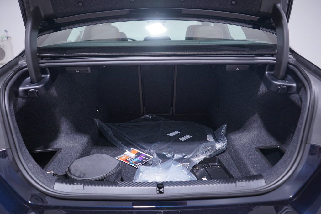 Used 2026 BMW 530i w/ M Sport Package RWD image 15