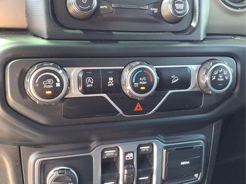 Used 2018 Jeep Wrangler Unlimited Sport S AWD/4WD image 20