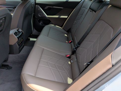New 2027 BMW 550e xDrive AWD/4WD image 39