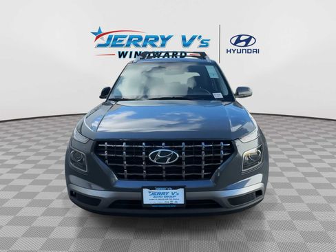 New 2025 Hyundai Venue SEL image 3