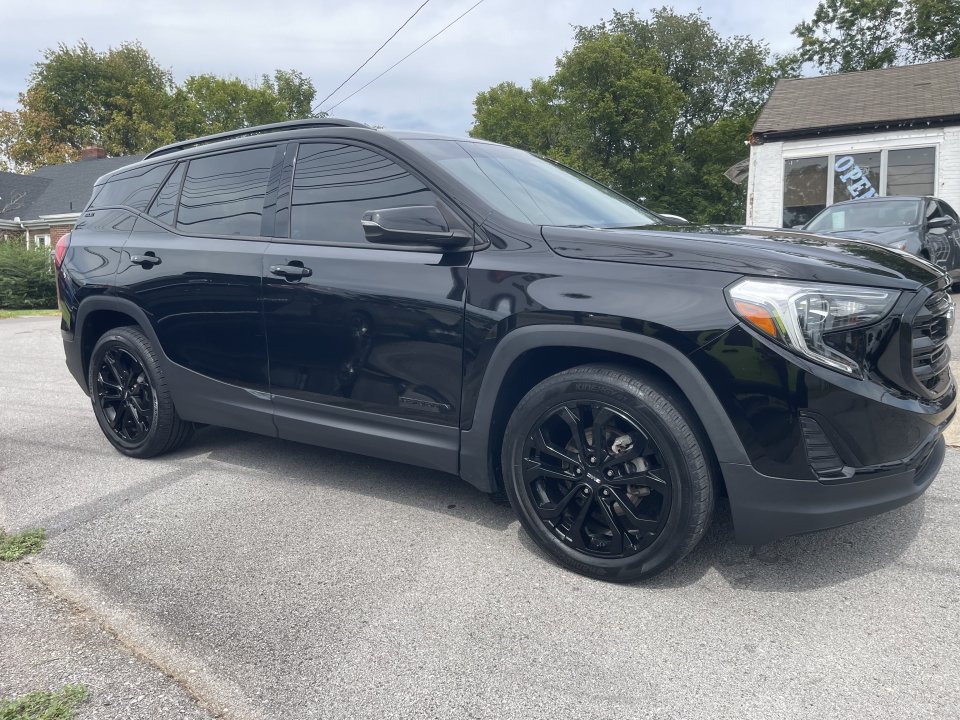 Used 2021 GMC Terrain SLE w/ Driver Convenience Package FWD image 4