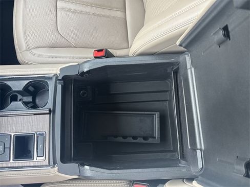 Used 2024 Ford Expedition Limited image 21