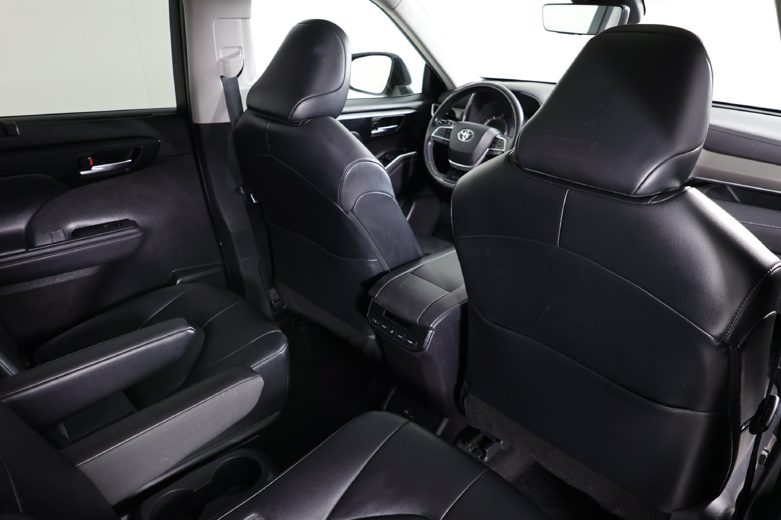 Used 2022 Toyota Highlander XLE AWD/4WD image 41