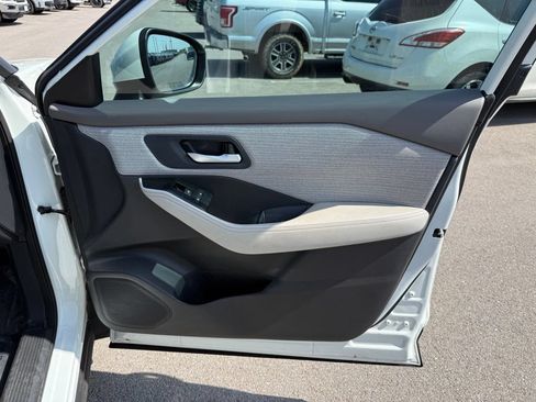 Used 2023 Nissan Rogue SV FWD image 16