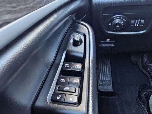 Used 2023 Jeep Grand Cherokee L Limited w/ Black Appearance Package image 23