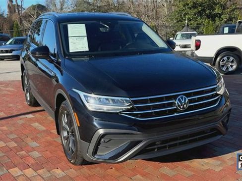 Used 2024 Volkswagen Tiguan SE image 4