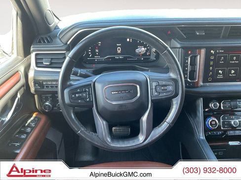 Used 2023 GMC Yukon Denali Ultimate image 12
