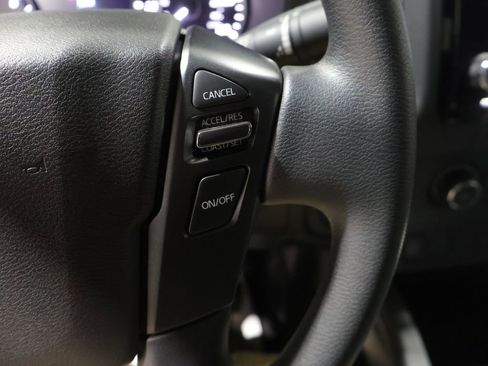 Used 2024 Nissan Frontier SV AWD/4WD image 34