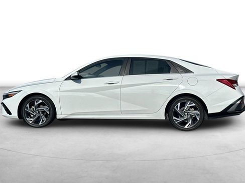 Used 2024 Hyundai Elantra Limited FWD image 3
