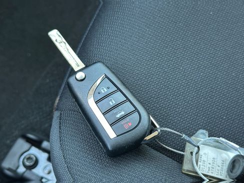 Used 2025 Toyota Corolla LE FWD image 21