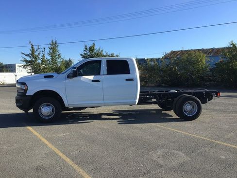 New 2024 RAM 3500 4x4 Crew Cab DRW image 1