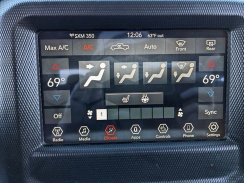 Certified 2022 Jeep Gladiator Willys image 36