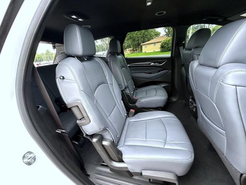 Used 2024 Buick Enclave Premium AWD/4WD image 18