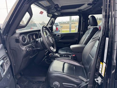 Used 2018 Jeep Wrangler Unlimited Sahara w/ Dual Top Group image 15