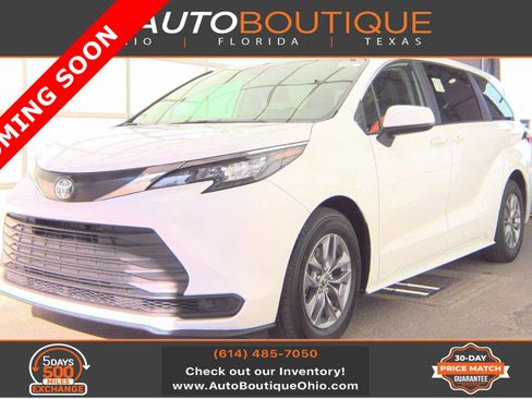 Used 2024 Toyota Sienna LE image 1