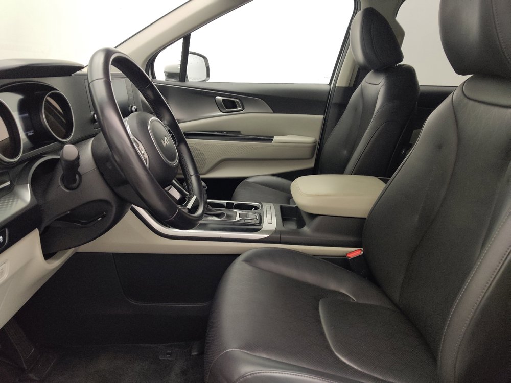 Used 2023 Kia Carnival LX FWD image 17