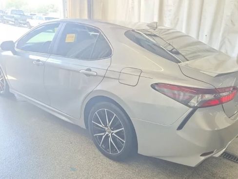 Used 2021 Toyota Camry SE FWD image 2