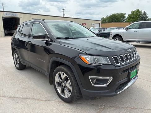 Used 2019 Jeep Compass Limited w/ Safety & Security Group AWD/4WD image 4