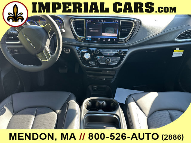 New 2027 Chrysler Pacifica Select AWD/4WD image 17