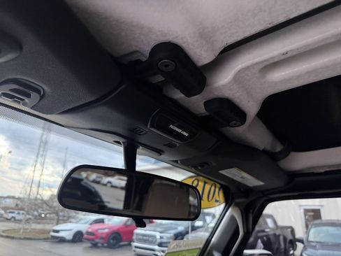 Used 2018 Jeep Wrangler Unlimited Sahara w/ Cold Weather Group image 28