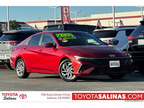 Used 2024 Hyundai Elantra SEL image 1