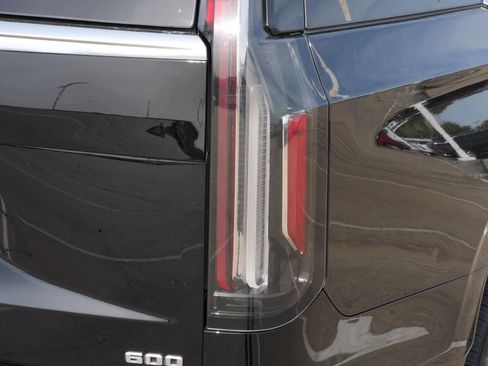 Used 2023 Cadillac Escalade Premium Luxury image 23