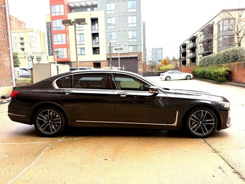 Used 2020 BMW 750i xDrive w/ Executive Package image 7