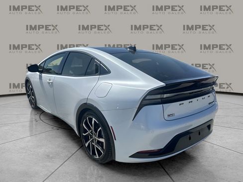 Used 2023 Toyota Prius Prime XSE Premium image 3
