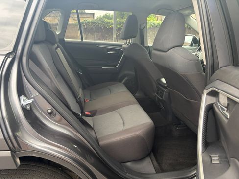 Used 2025 Toyota RAV4 XLE AWD/4WD image 16