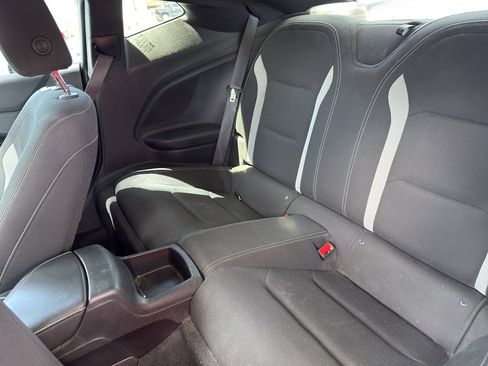 Used 2020 Chevrolet Camaro LT w/ Technology Package image 11