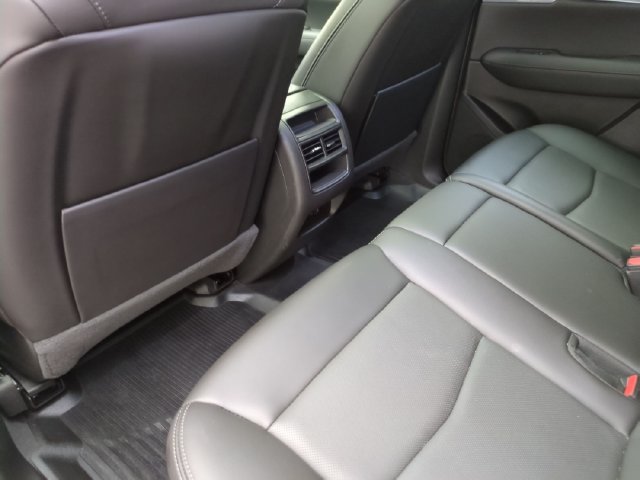 Certified 2024 Cadillac XT5 Premium Luxury w/ LPO, Floor Liner Package AWD/4WD image 23