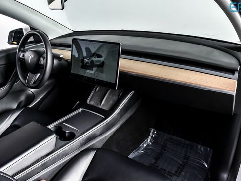 Used 2022 Tesla Model Y Performance image 21