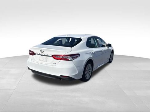 Used 2020 Toyota Camry LE image 6