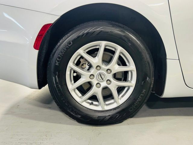 Used 2024 Chrysler Pacifica Touring-L FWD image 12