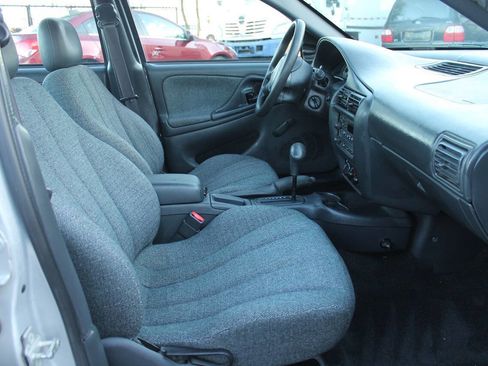 Used 2005 Chevrolet Cavalier Sedan w/ Preferred Equipment Group FWD image 33