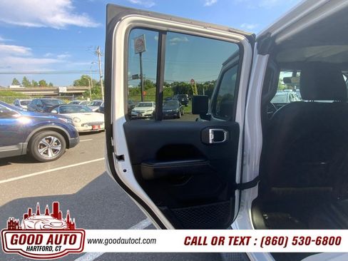 Used 2019 Jeep Wrangler Unlimited Sahara w/ Uconnect 4C Nav & Sound Group AWD/4WD image 11