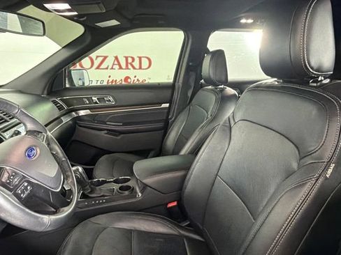 Used 2018 Ford Explorer Limited w/ Equipment Group 301A FWD image 11