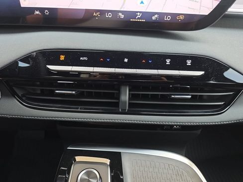 New 2026 Buick Enclave Sport Touring w/ Power Package FWD image 27