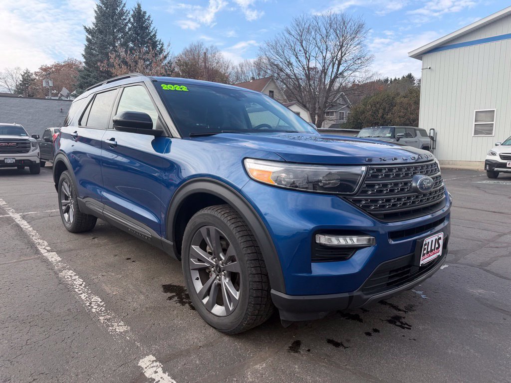 Used 2022 Ford Explorer XLT w/ Equipment Group 202A AWD/4WD image 3