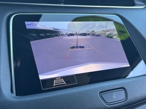 Used 2020 Cadillac XT4 Premium Luxury w/ Technology Package FWD image 19