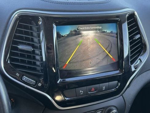 Used 2020 Jeep Cherokee Limited w/ Luxury Group image 17