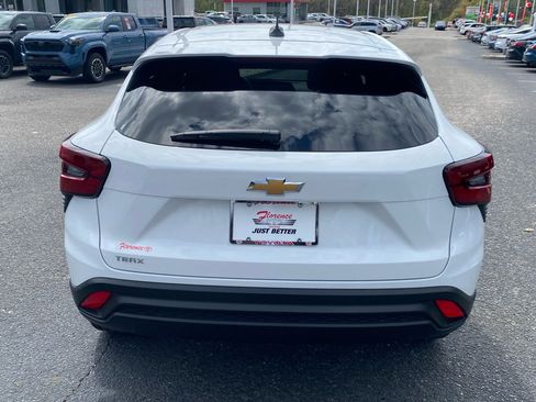 Used 2025 Chevrolet Trax LS image 10