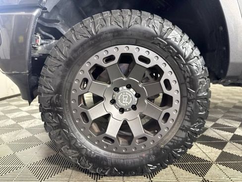 Used 2019 RAM 1500 Laramie AWD/4WD image 10