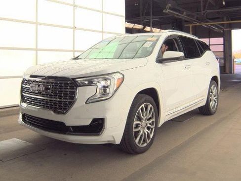Used 2023 GMC Terrain Denali w/ Denali Premium Package AWD/4WD image 2