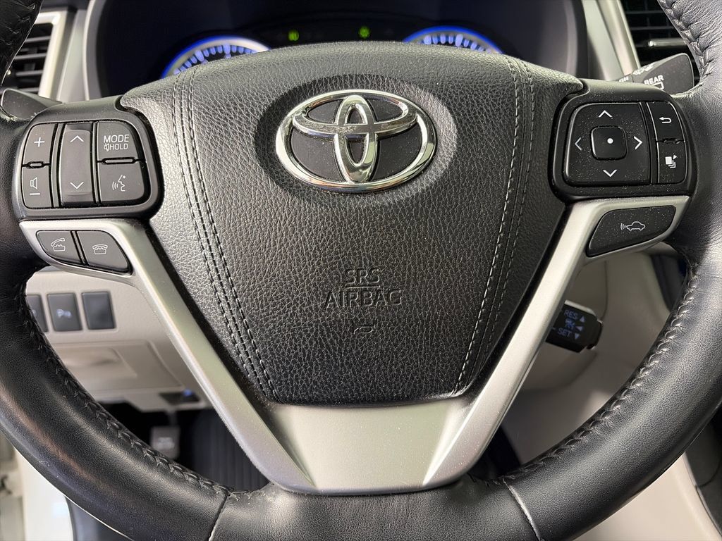 Used 2015 Toyota Highlander Limited Platinum AWD/4WD image 16